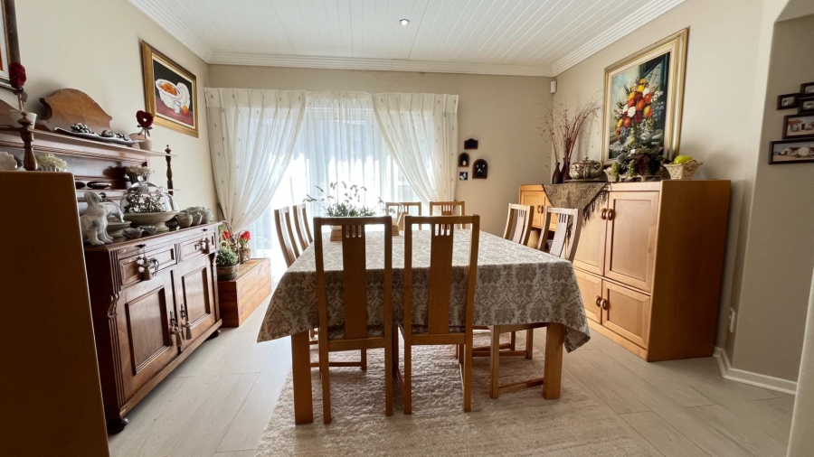 4 Bedroom Property for Sale in Hartenbos Central Western Cape